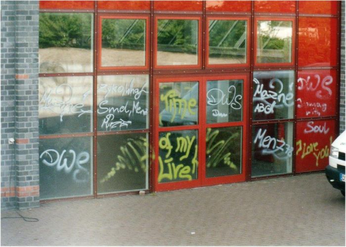 graffitientfernung von glasscheiben