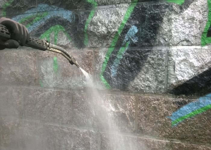 graffitientfernung von naturstein